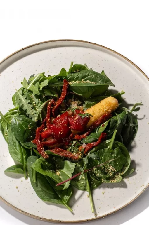 Салат с сырными сигарами и чемичури