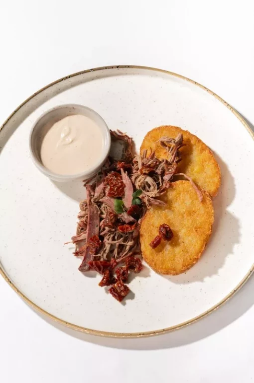 Хашбраун с рваной говядиной