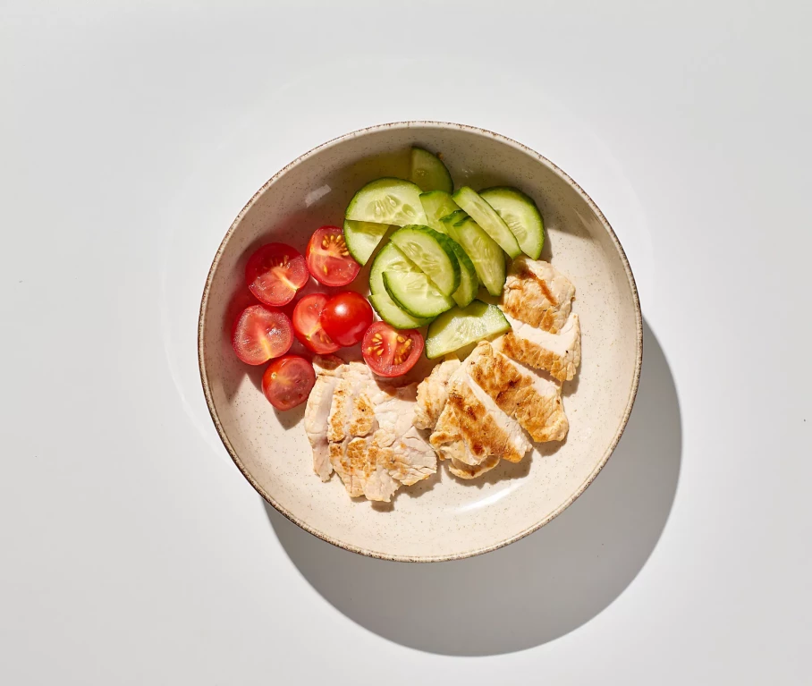 Нежная индейка и свежие овощи