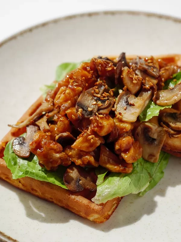 С курицей терияки, грибами и сыром