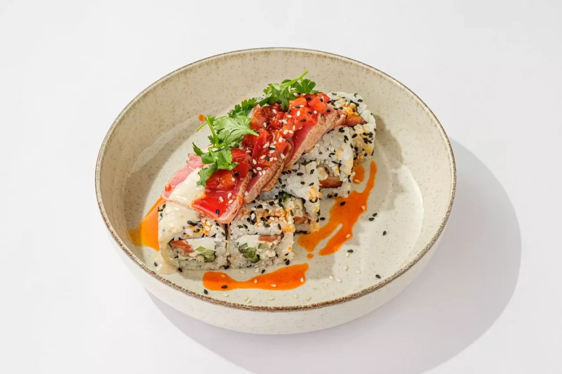 Ролл с татаки из тунца