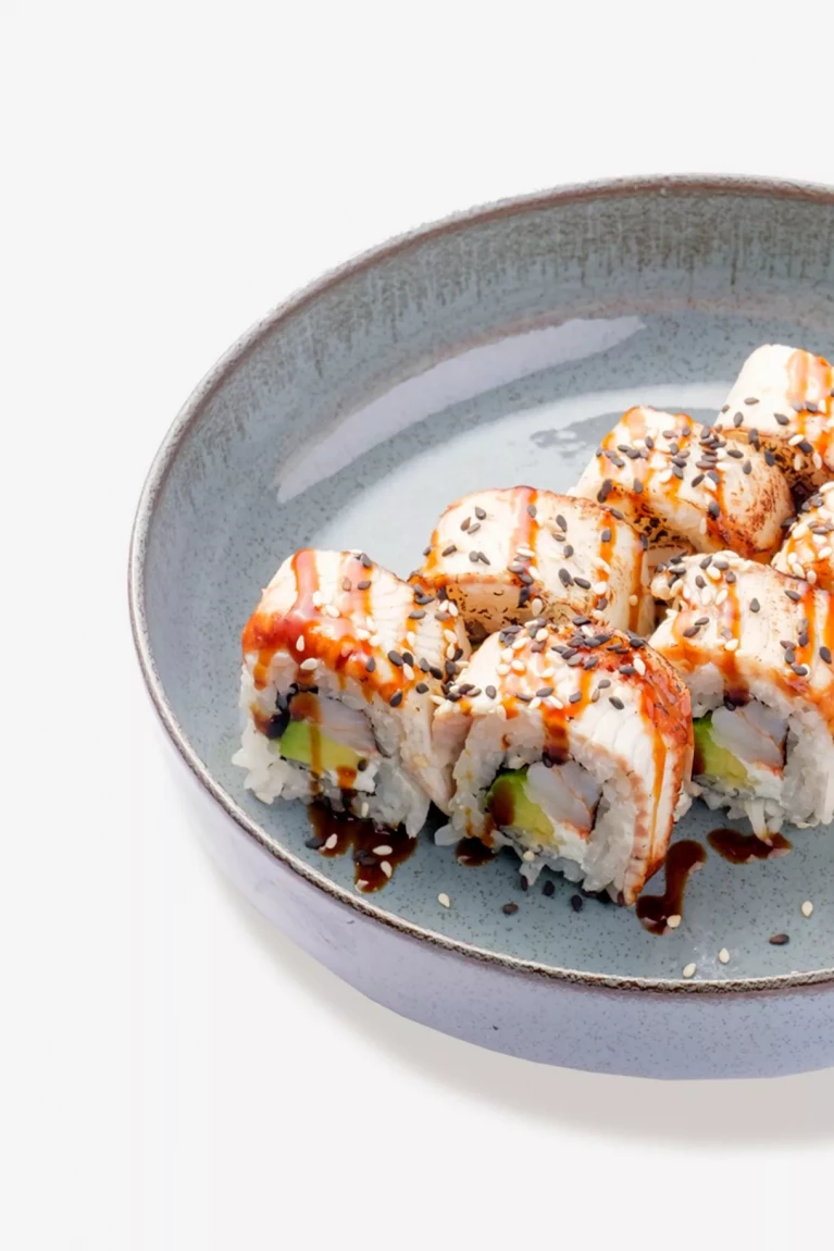 Ролл Опаленный угорь и креветка