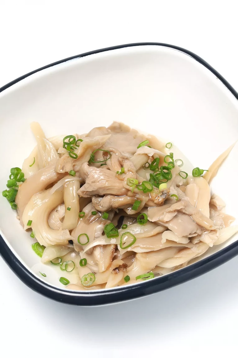 Маринованая вешенка с гвоздикой