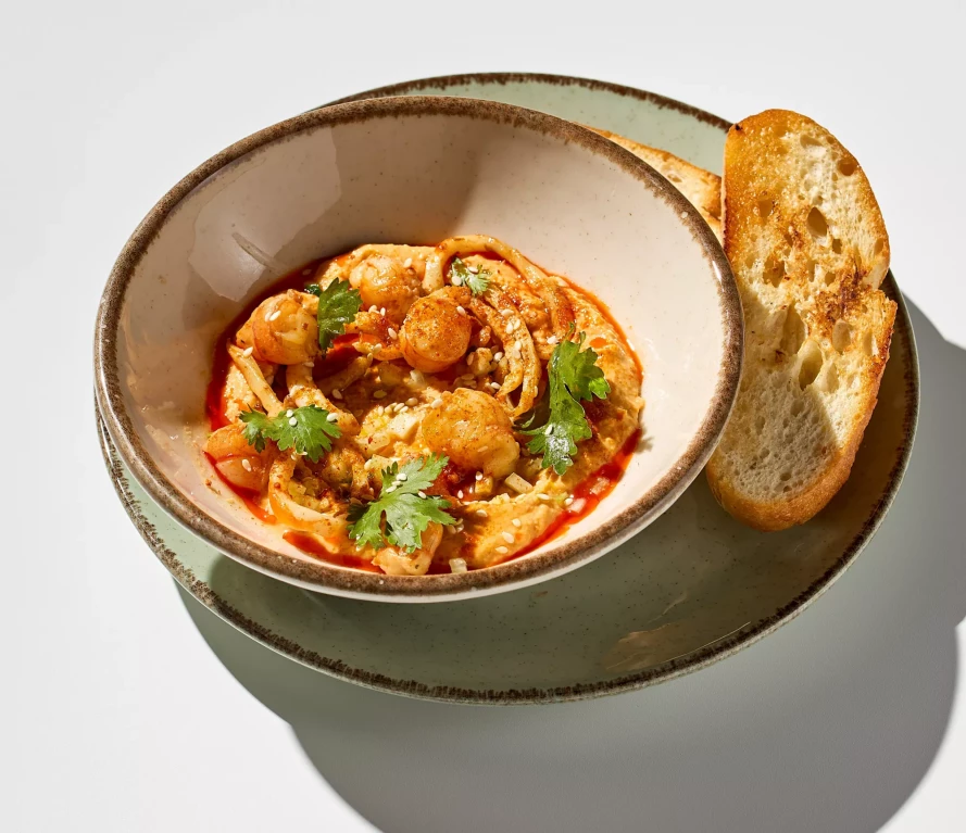 Хумус с креветкой и кальмаром