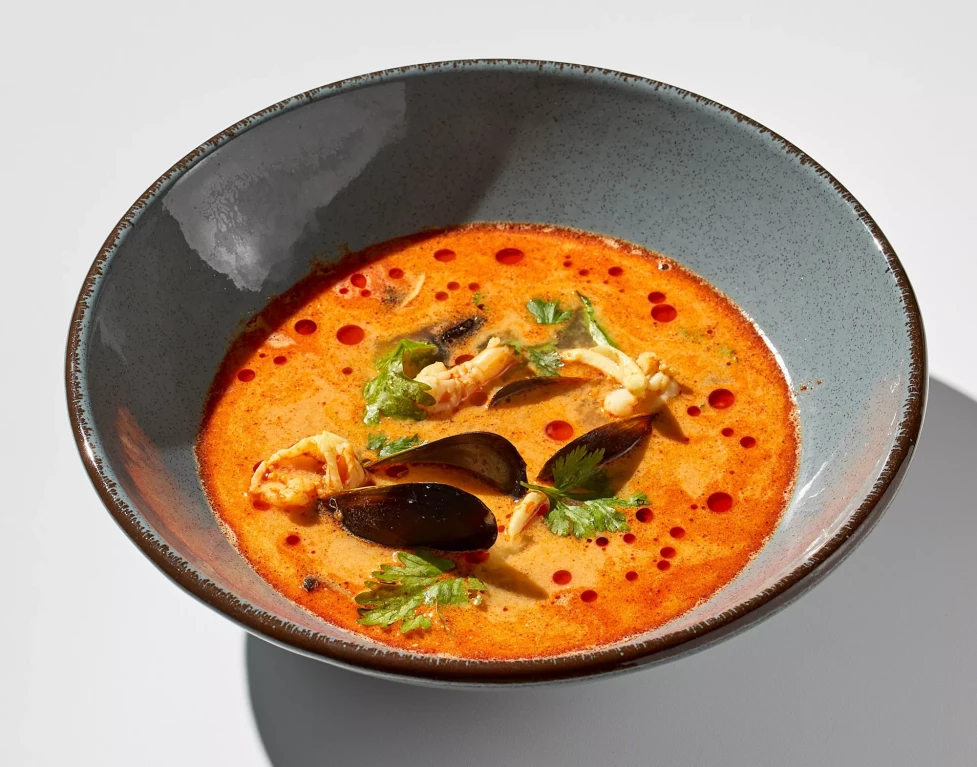 Суп с морепродуктами  на кокосовых сливках