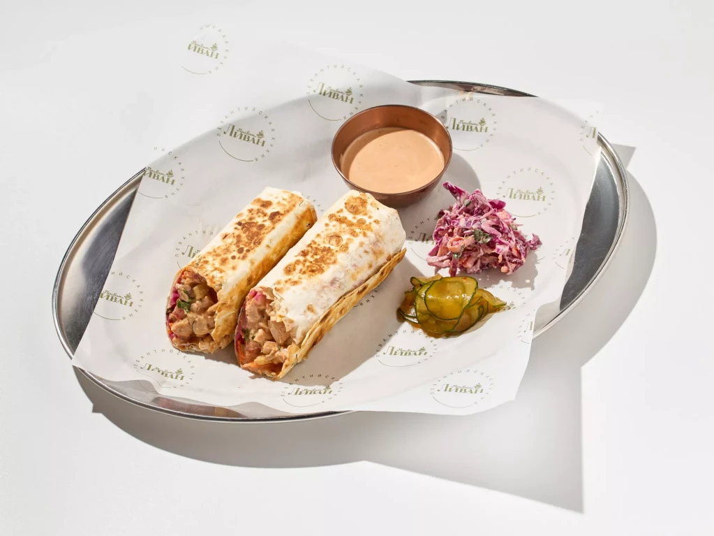 Шавурма с цыпленком и маринованными овощами - авторская шаурма от шефа с пряными овощами