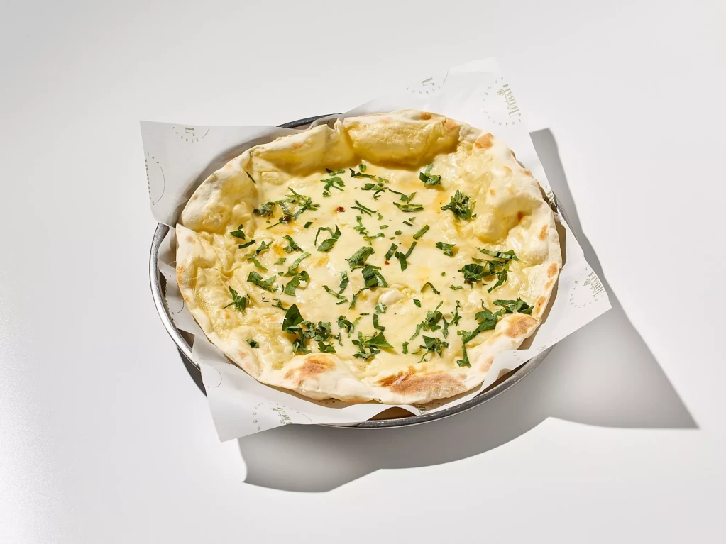 Лахмаджун * С ФЕРМЕРСКИМИ СЫРАМИ И ЗЕЛЕНЬЮ