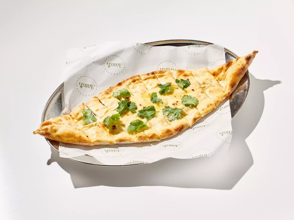 Пиде с фермерскими сырами