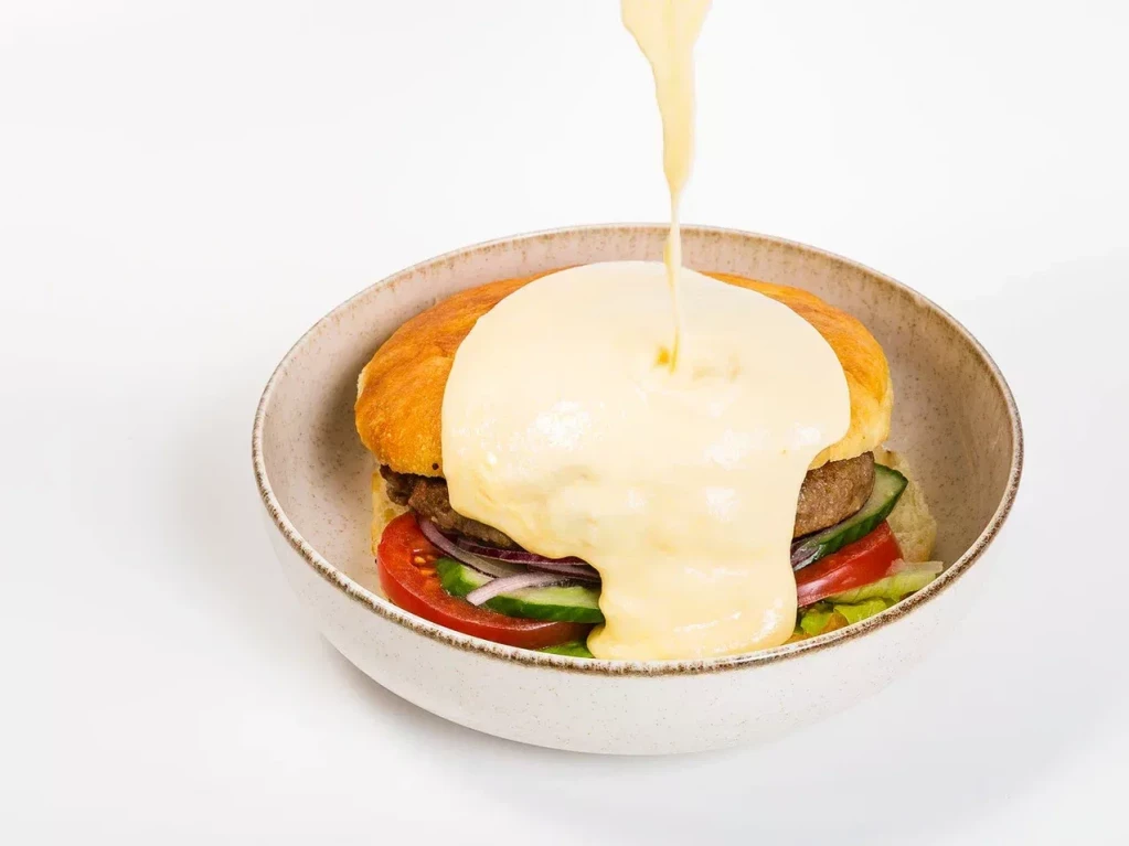 Деревенская плескавица с сыром