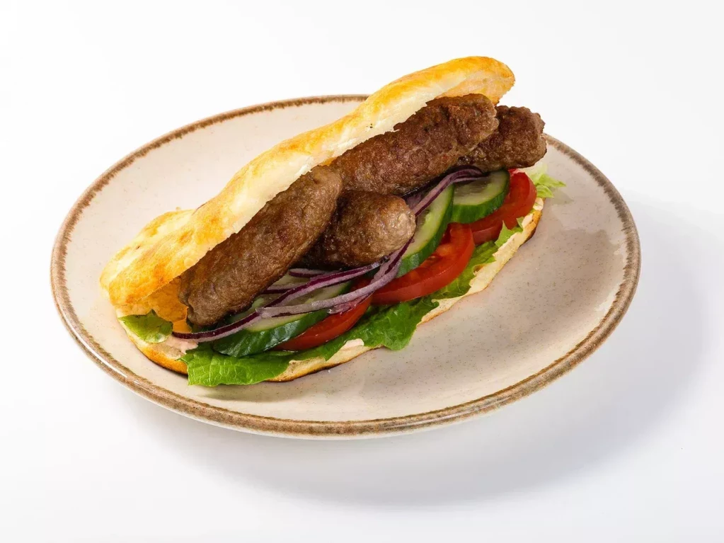 Чевапы в домашней лепешке