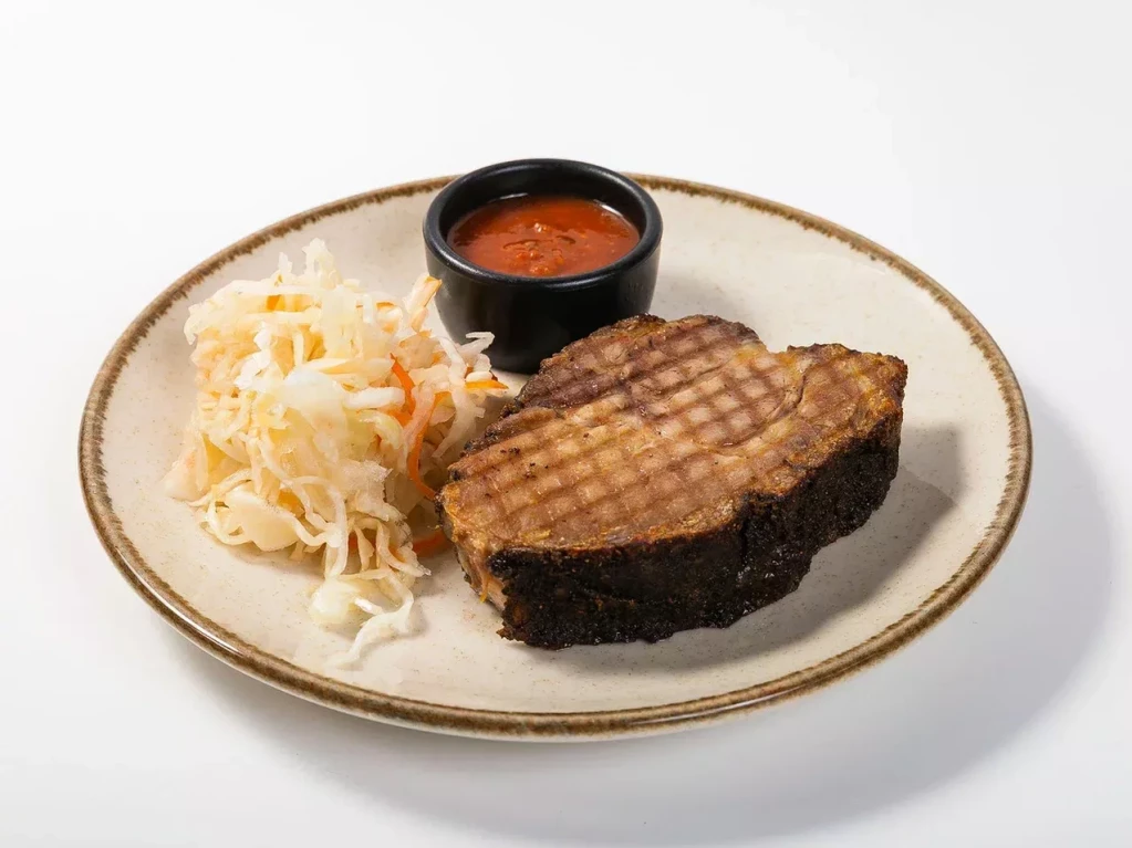 Стейк из свинины на косточке