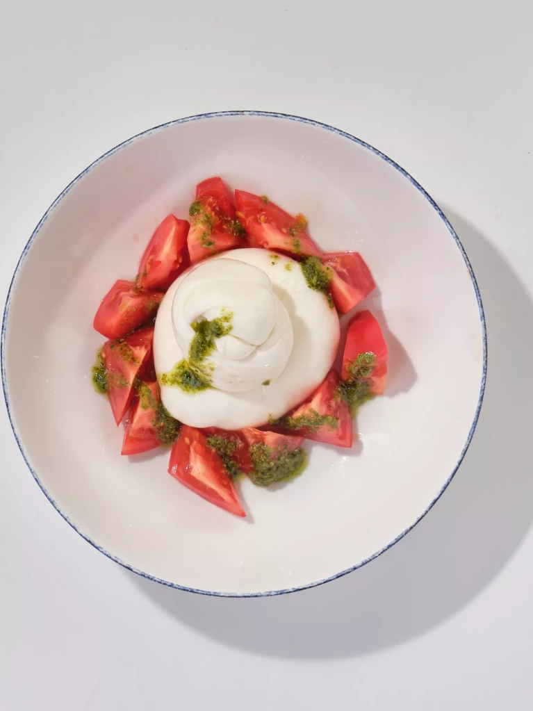 Буратта с томатами