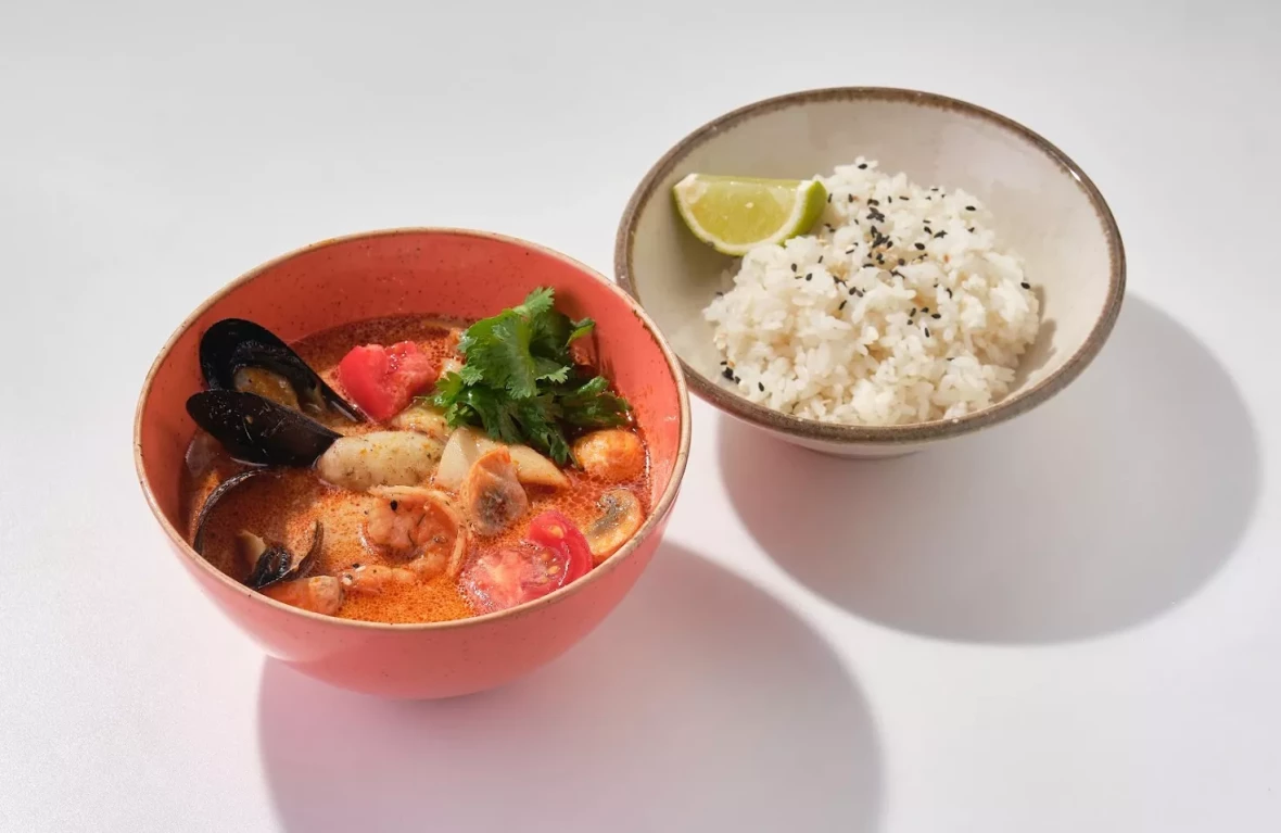 Том Ям с морепродуктами L