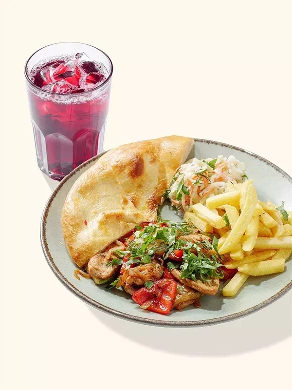 ГРУЗИНКА НА СТРИТЕ