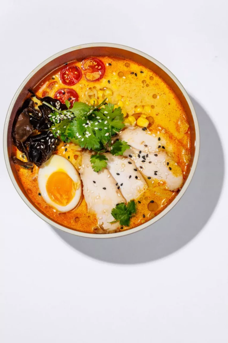 Сливочный карри рамен с цыпленком