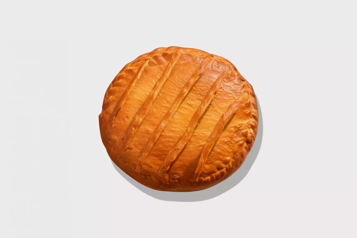 Фирменный пирог Домовой с луком и яйцом