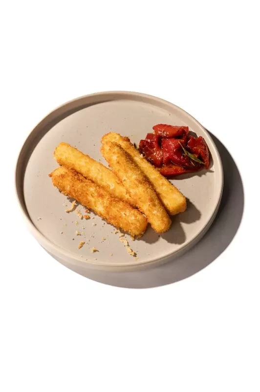 Сырные сигары с вареньем из болгарского перца