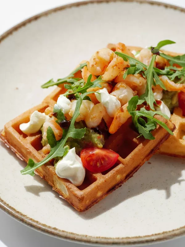 С креветками и авокадо