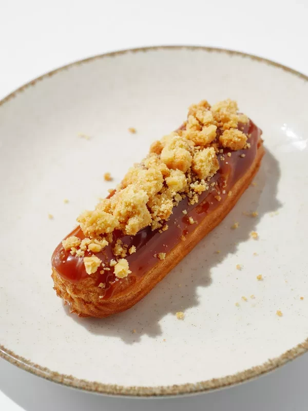 Баварский крем с карамелью и хрустящим крамблом