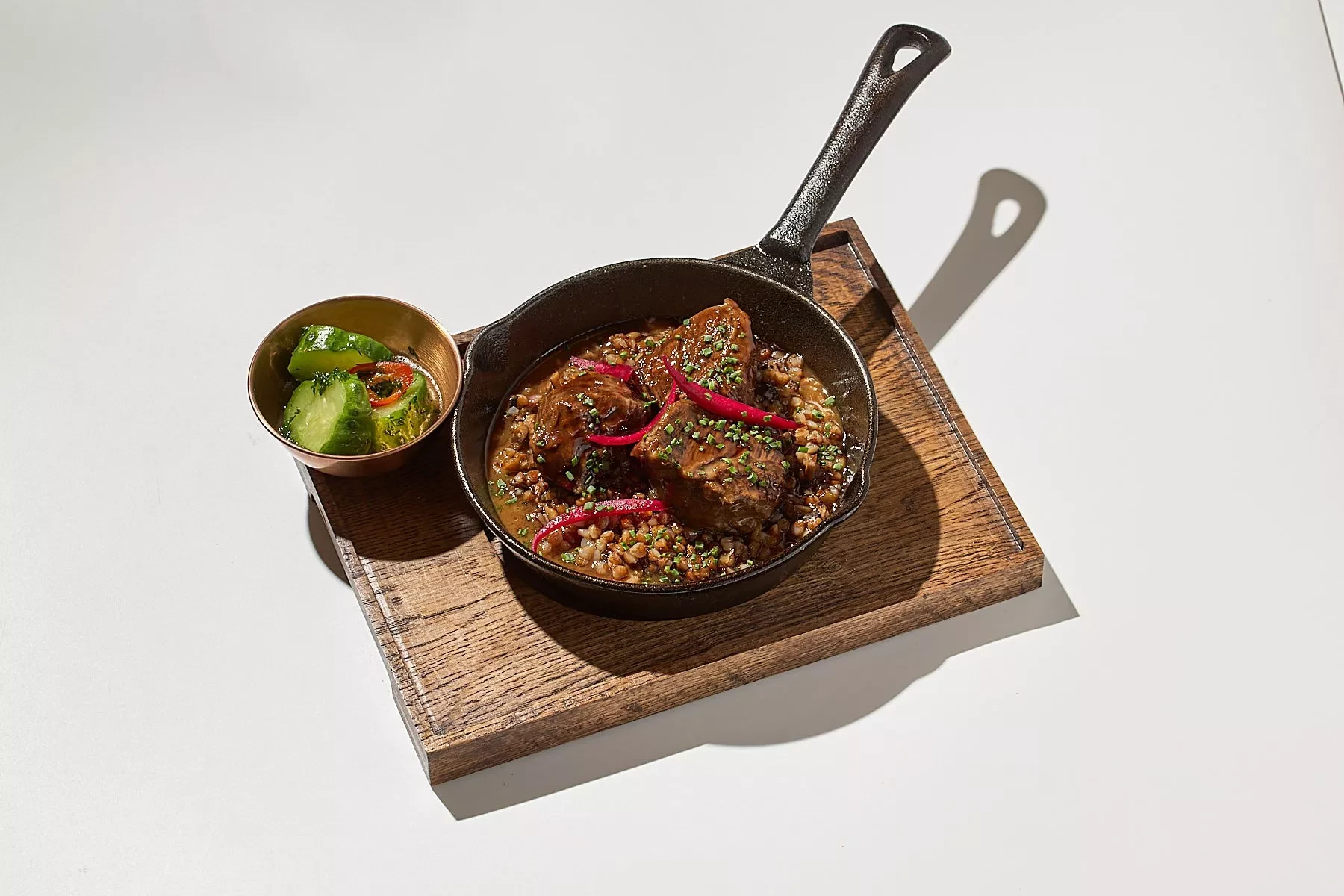 Томленая телячья щека с гречневой кашей  из печи