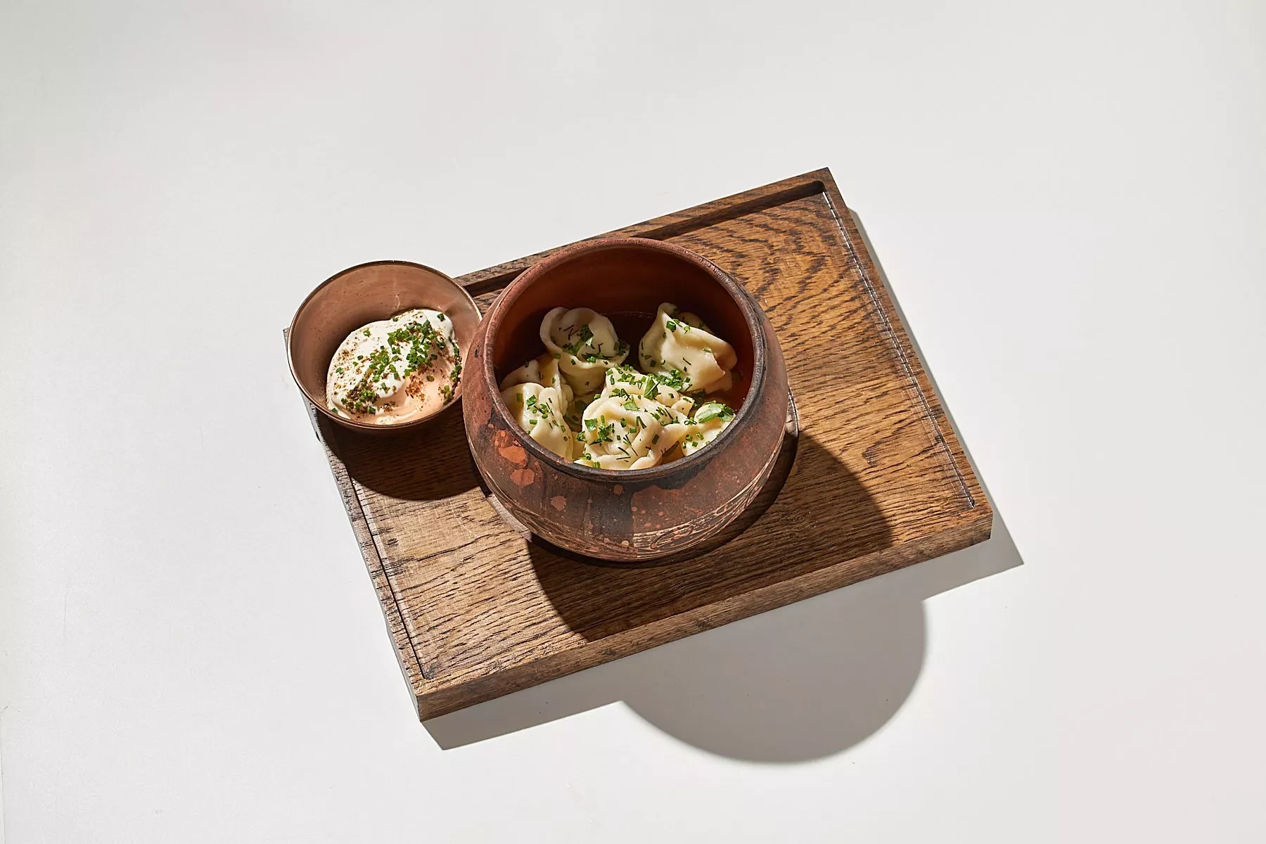 Мясные пельмени в бульоне