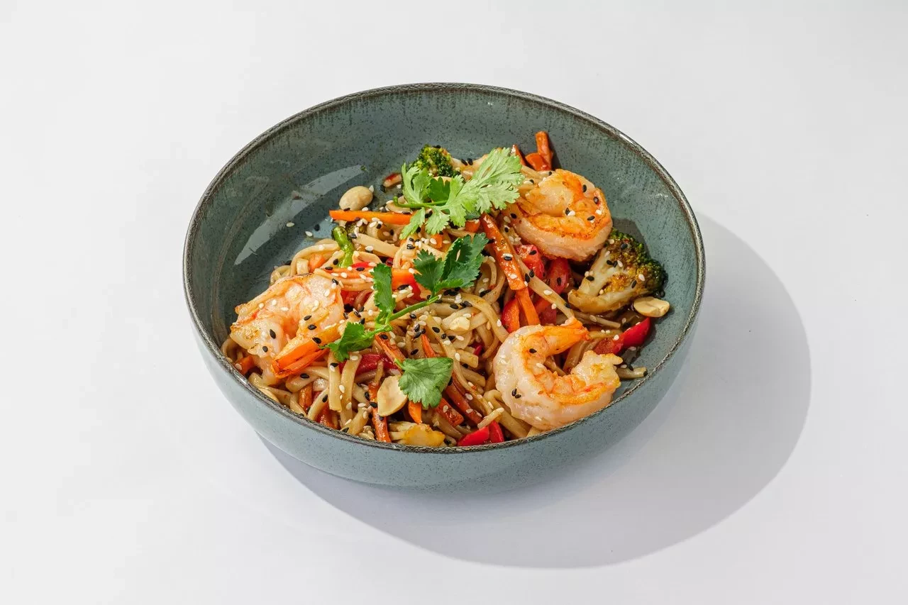 Удон с креветкой и брокколи