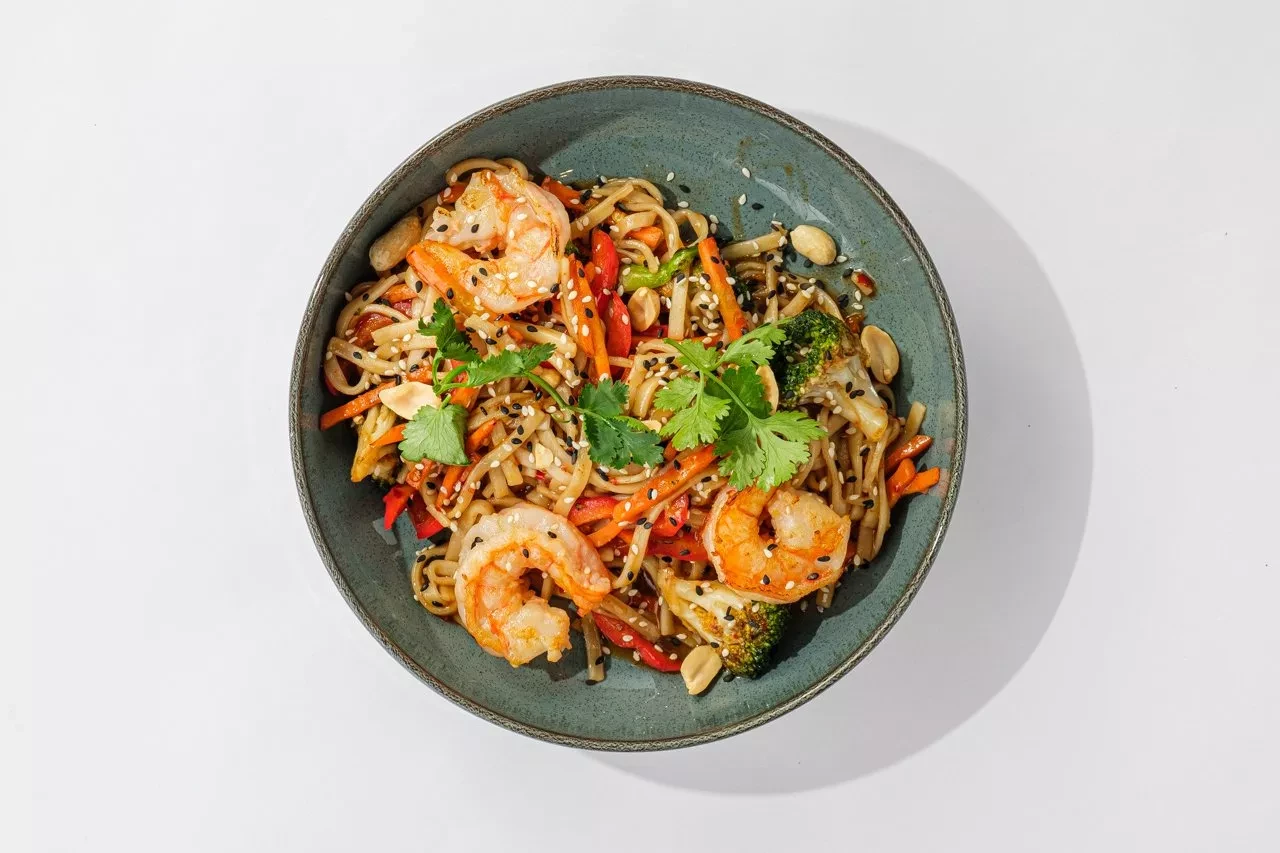 Удон с креветкой и брокколи