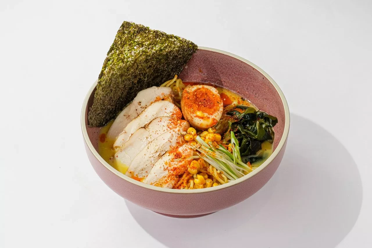 Сырный рамен с цыпленком