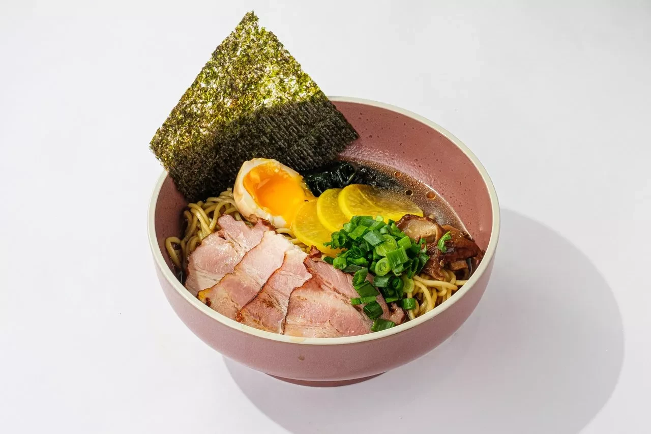 Тонкоцу рамен со свининой