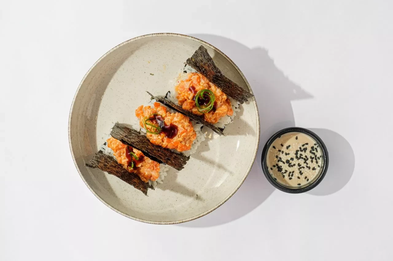 Мини тако с лососем