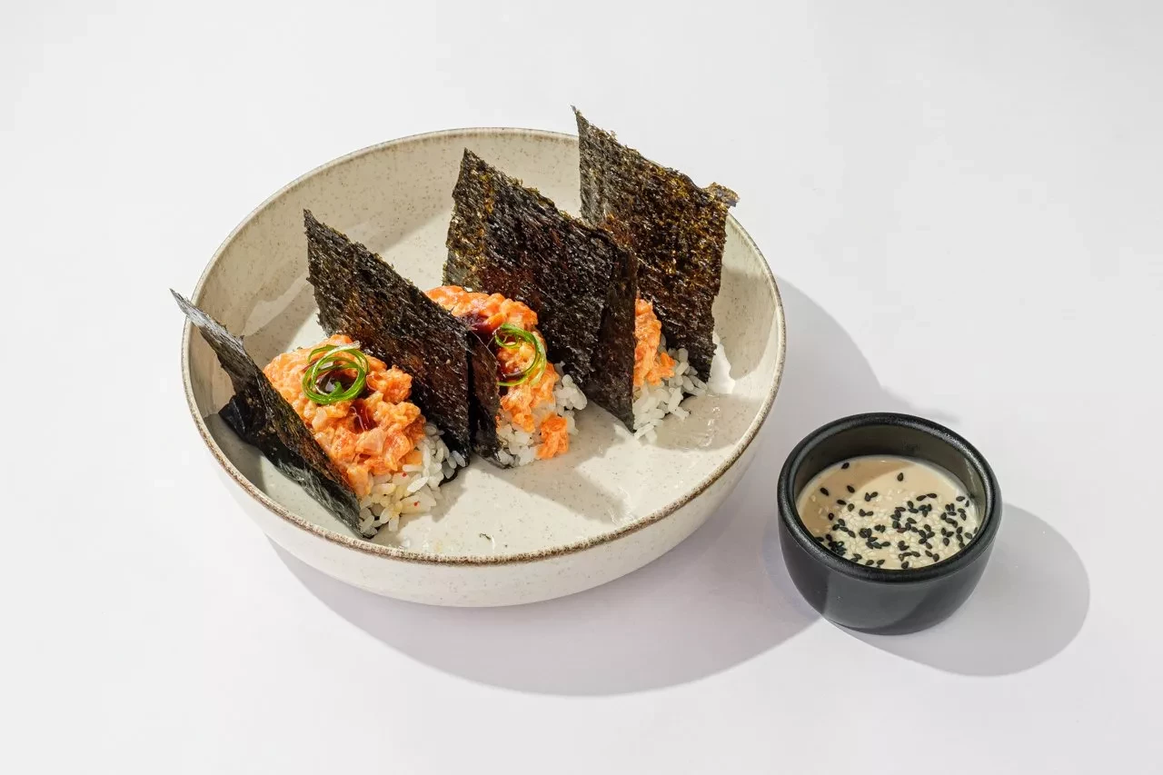 Мини тако с лососем