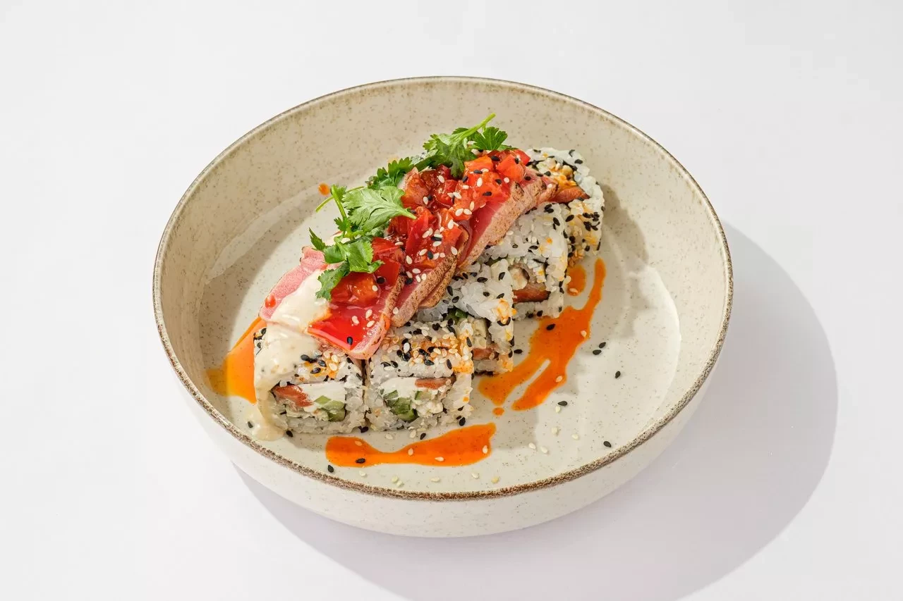 Ролл с татаки из тунца