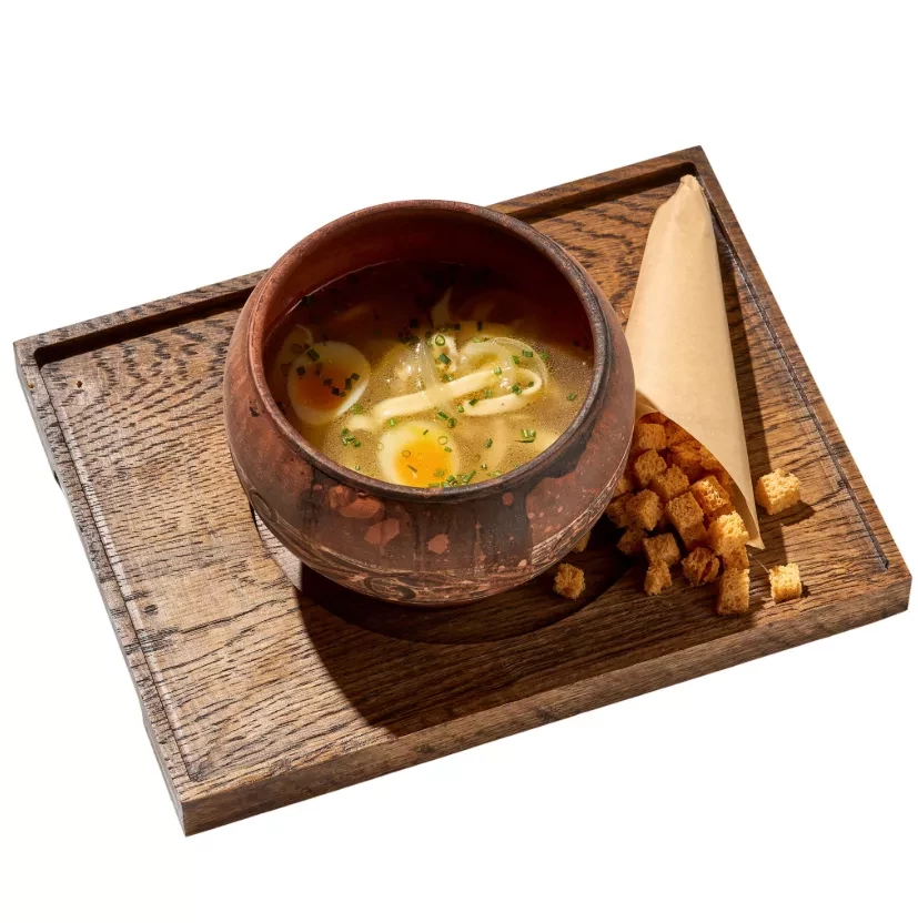 Куриный бульон с домашней лапшой