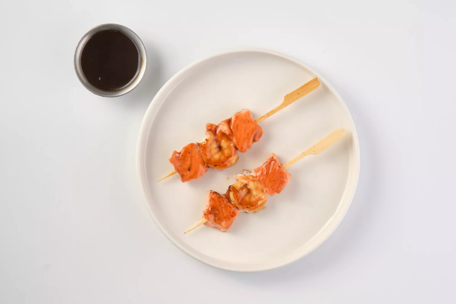 Шашлычки с креветкой и лососем