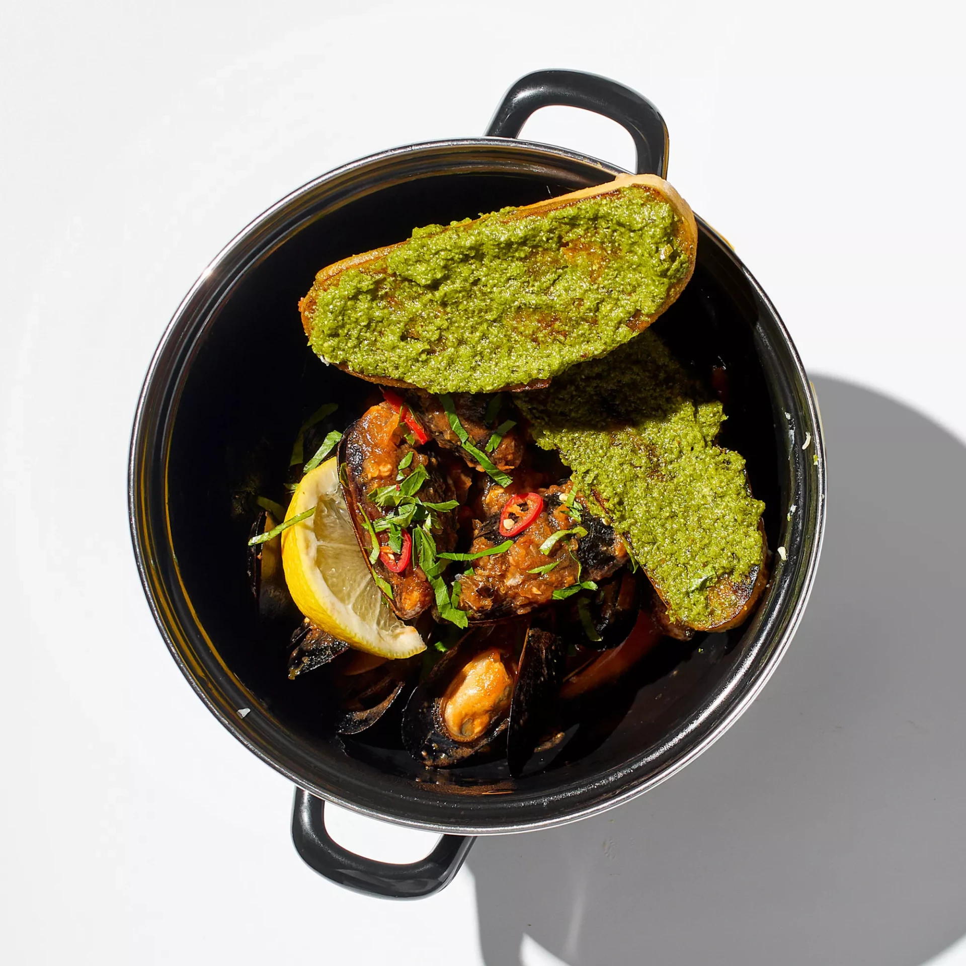 Мидии в томатном соусе