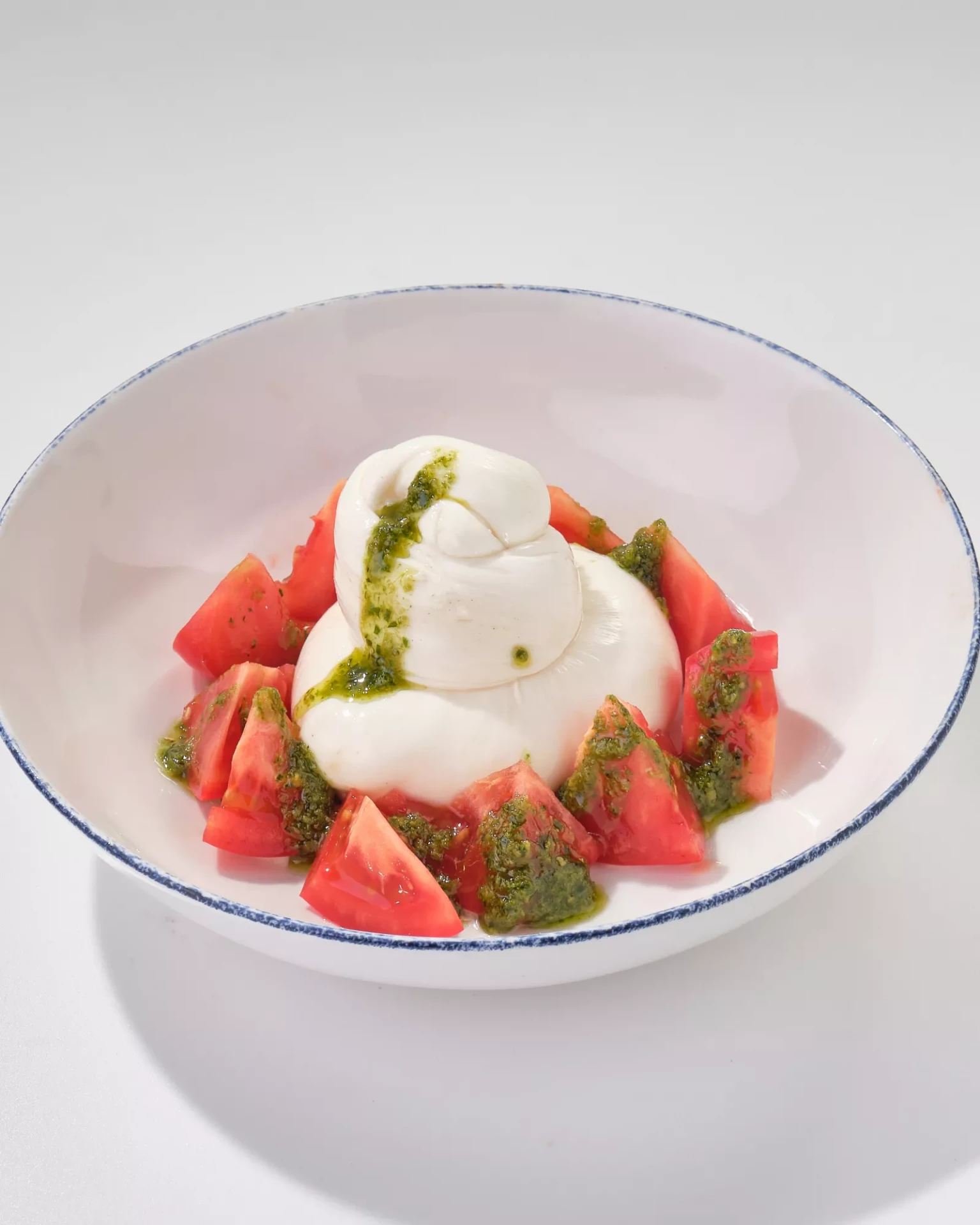 Буратта с томатами