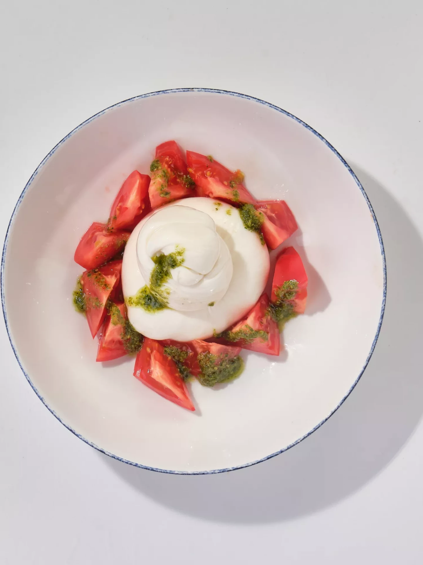 Буратта с томатами