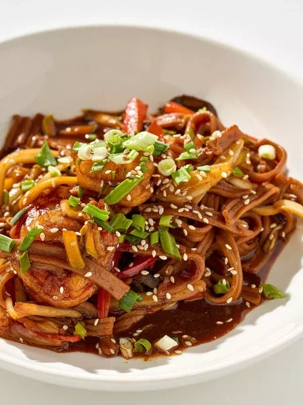 Лапша гречневая с креветками