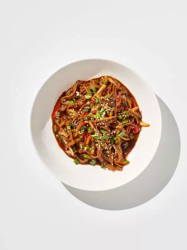 Лапша гречневая с овощами