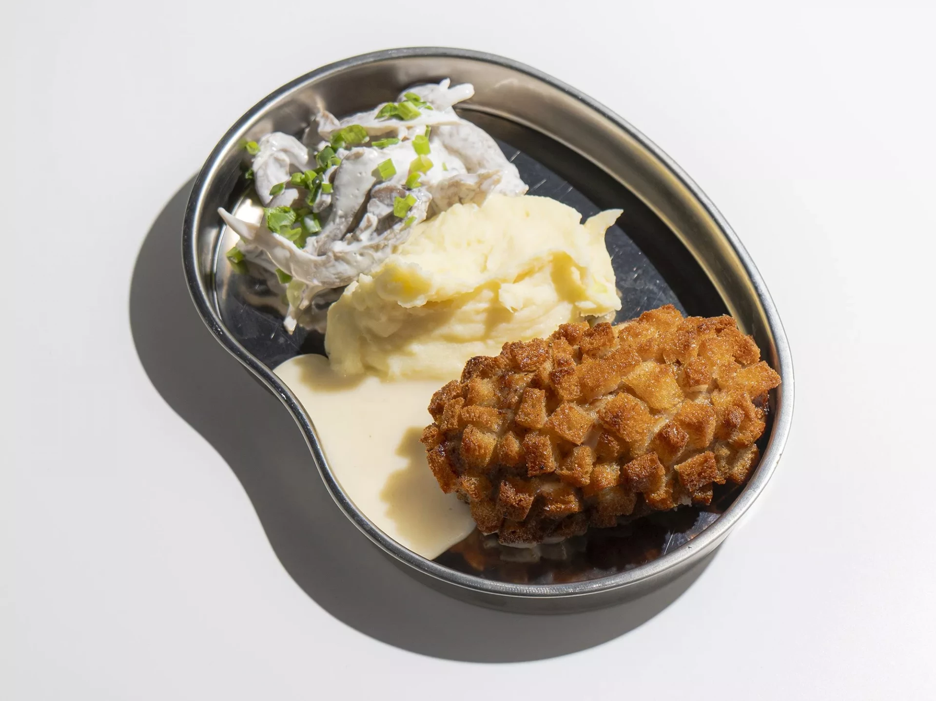 Котлета пожарская с пюре и вешенками