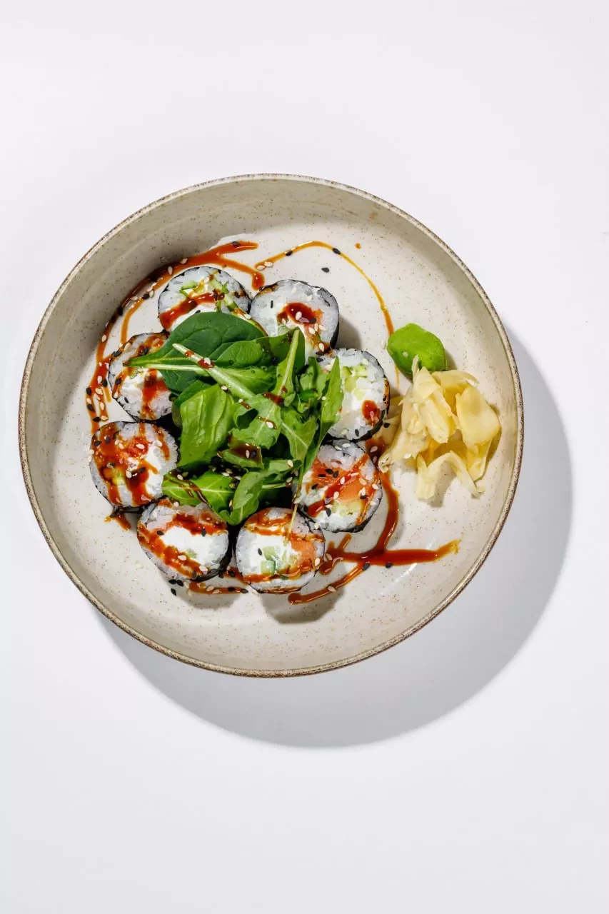 Ролл маки лосось и огурец